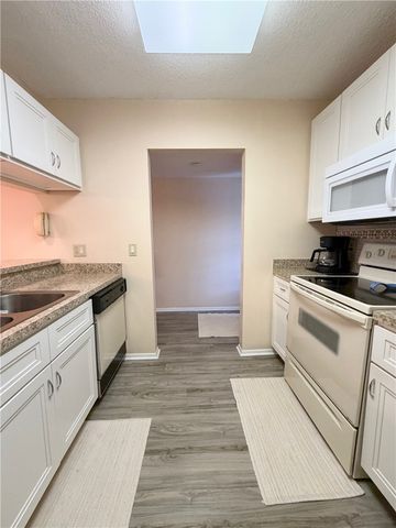 24 Plantation Drive 201, Vero Beach, FL 32966