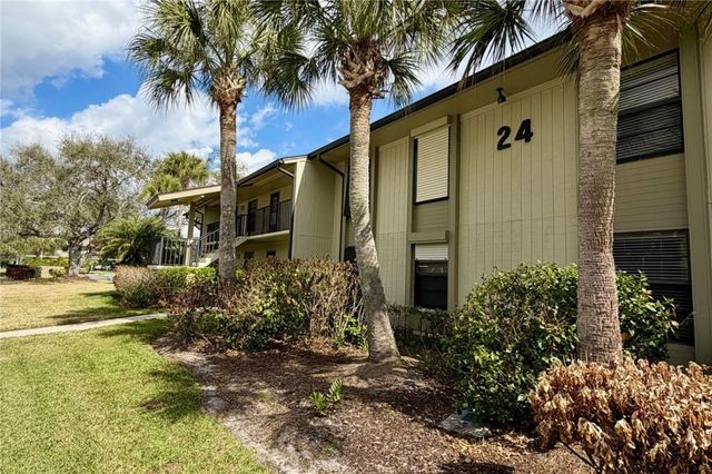 24 Plantation Drive 201, Vero Beach, FL 32966