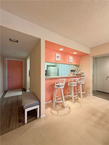 24 Plantation Drive 201, Vero Beach, FL 32966