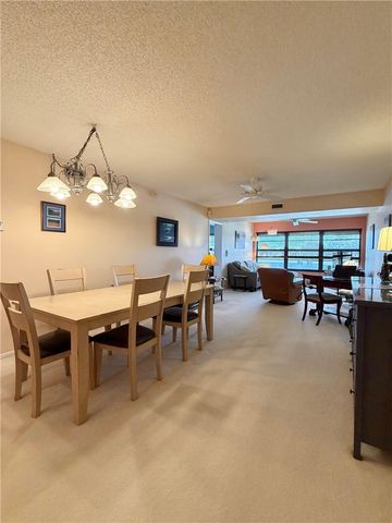 24 Plantation Drive 201, Vero Beach, FL 32966