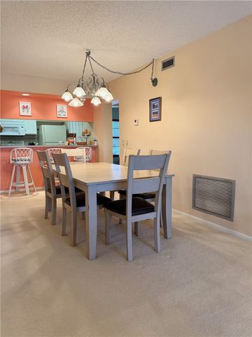 24 Plantation Drive 201, Vero Beach, FL 32966