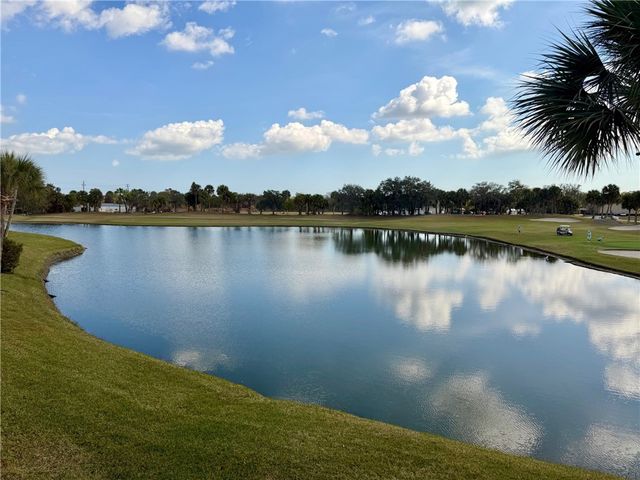 24 Plantation Drive 201, Vero Beach, FL 32966