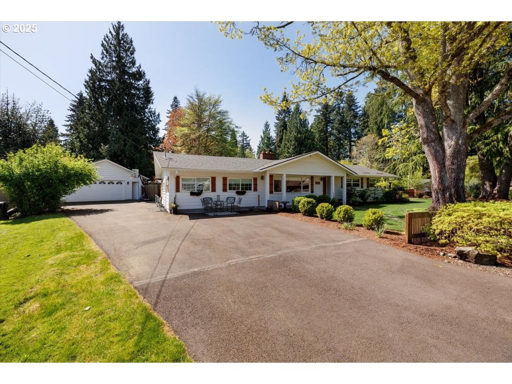 3880 CALAROGA Cir, West Linn, OR 97068