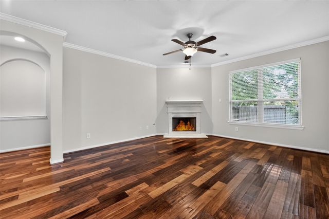 6 S Marshside Place, Spring, TX 77389