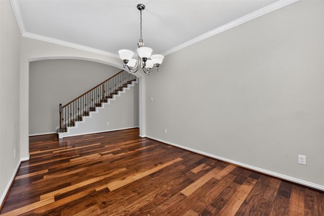 6 S Marshside Place, Spring, TX 77389
