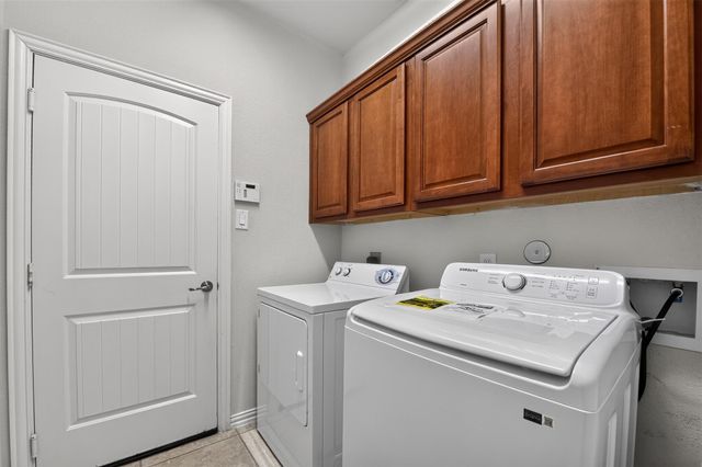 6 S Marshside Place, Spring, TX 77389