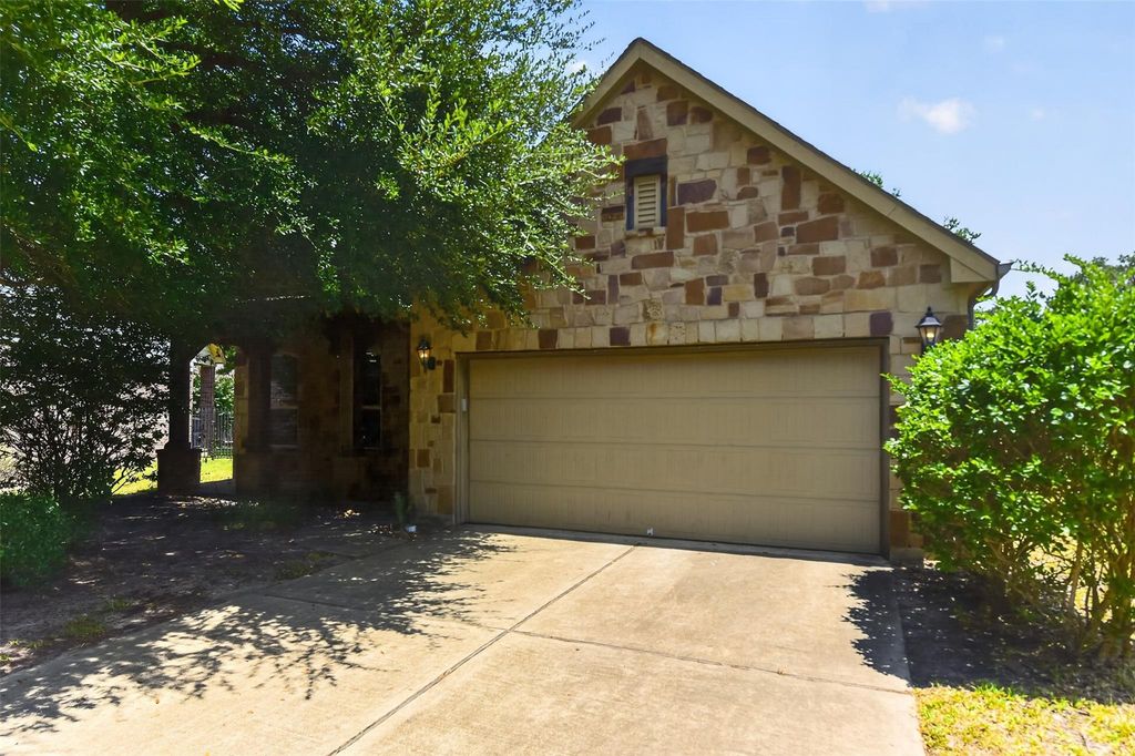 6 S Marshside Place, Spring, TX 77389