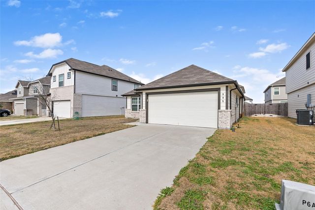 995 Rice Drive, Bryan, TX 77803
