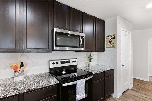 995 Rice Drive, Bryan, TX 77803