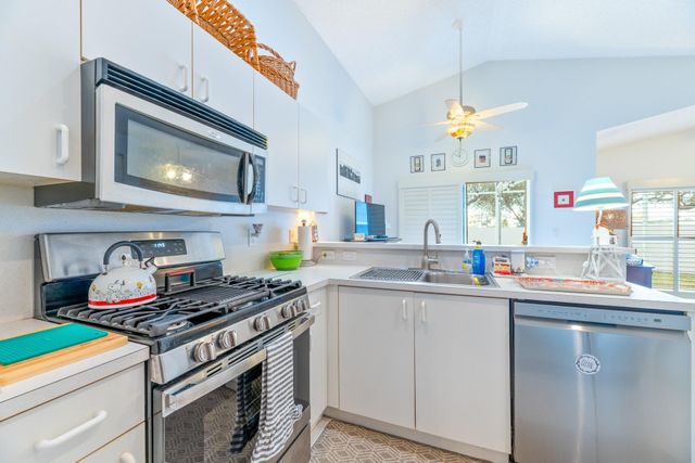 98 Gables Boulevard, Weston, FL 33326