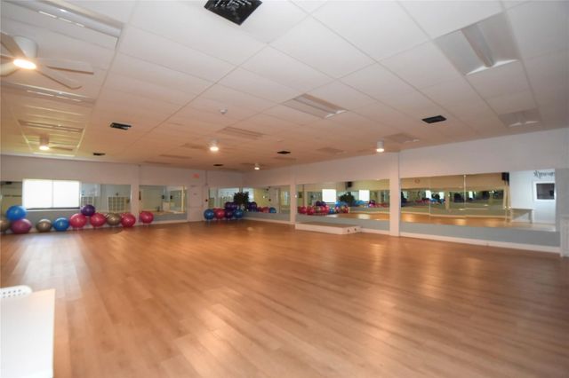 98 Gables Boulevard, Weston, FL 33326