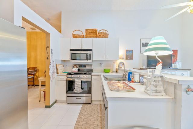 98 Gables Boulevard, Weston, FL 33326