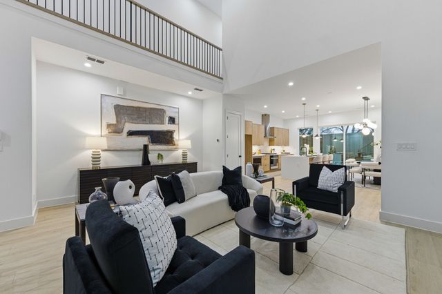 815 Bayonne Street, Dallas, TX 75212