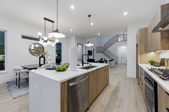 815 Bayonne Street, Dallas, TX 75212