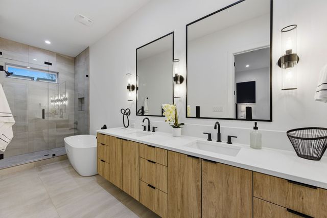 815 Bayonne Street, Dallas, TX 75212