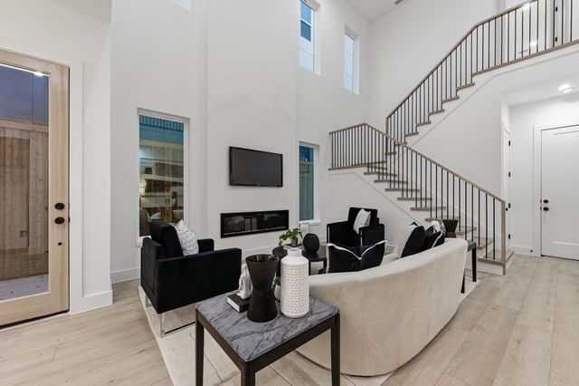 815 Bayonne Street, Dallas, TX 75212