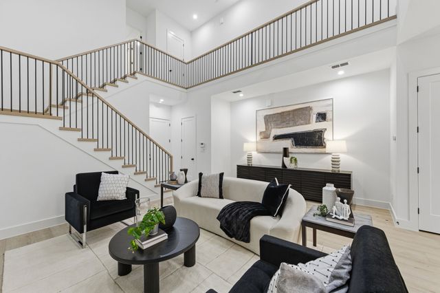 815 Bayonne Street, Dallas, TX 75212