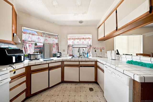4524 Goldfinch, Oceanside, CA 92057
