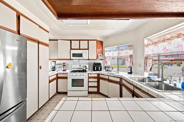 4524 Goldfinch, Oceanside, CA 92057
