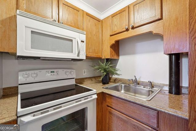 2073 E Roxboro Road NE B, Brookhaven, GA 30324