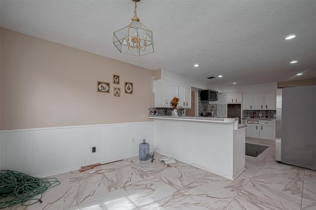 811 Loire Lane, Houston, TX 77090