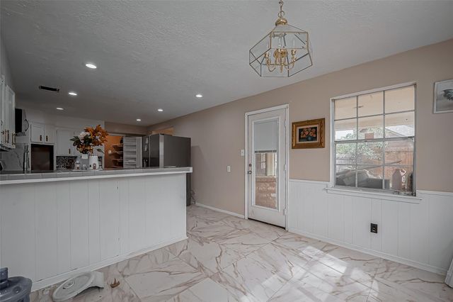 811 Loire Lane, Houston, TX 77090