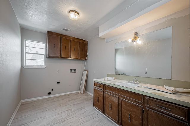 811 Loire Lane, Houston, TX 77090