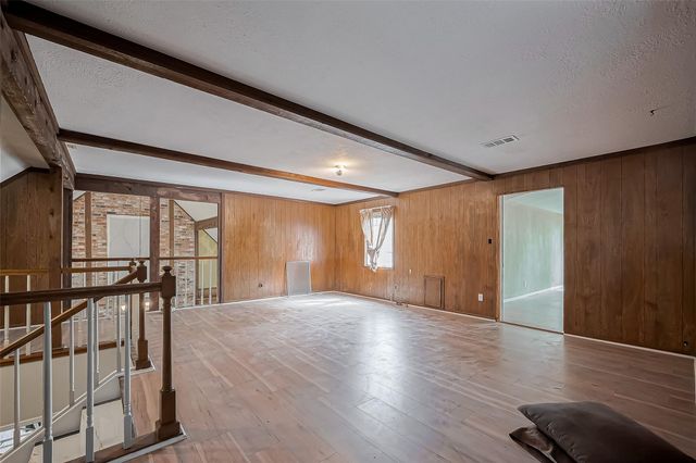 811 Loire Lane, Houston, TX 77090