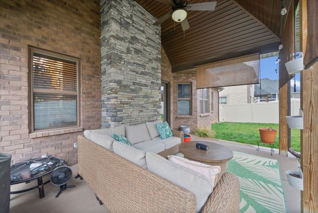 950 Terrace Creek Ln, Clarksville, TN 37040