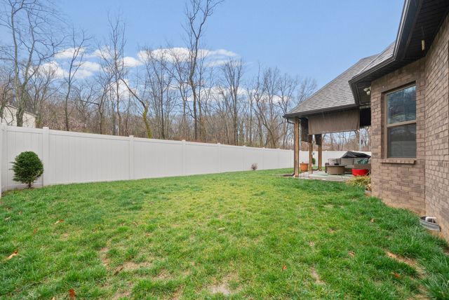 950 Terrace Creek Ln, Clarksville, TN 37040