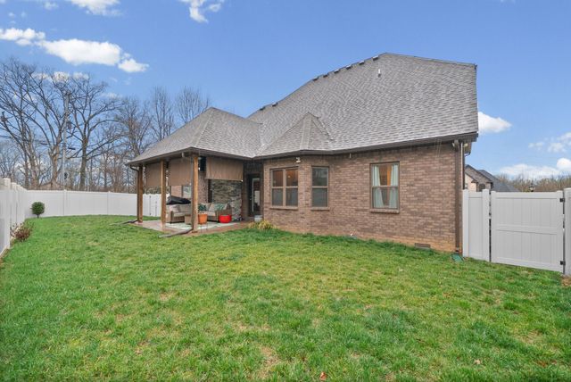 950 Terrace Creek Ln, Clarksville, TN 37040