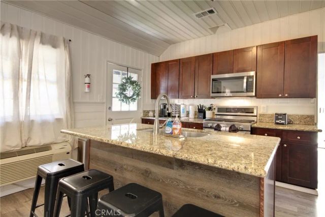 986 Cameron Drive, Big Bear Lake, CA 92315