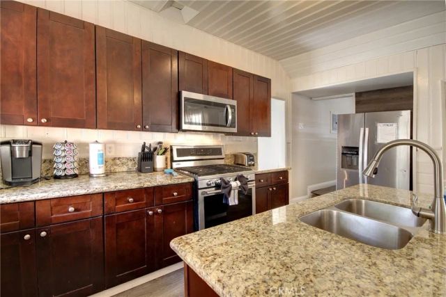 986 Cameron Drive, Big Bear Lake, CA 92315
