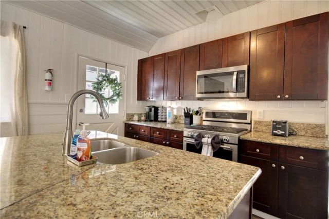 986 Cameron Drive, Big Bear Lake, CA 92315
