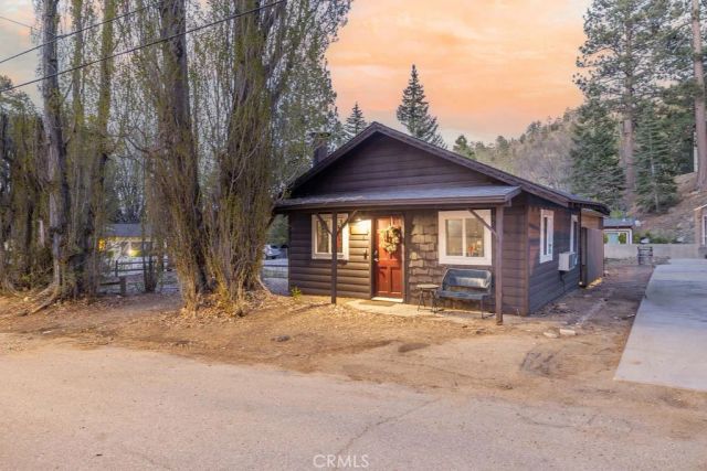 986 Cameron Drive, Big Bear Lake, CA 92315