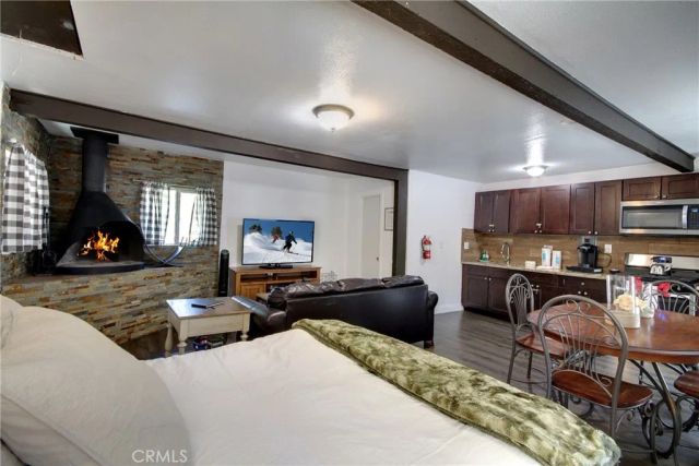 986 Cameron Drive, Big Bear Lake, CA 92315