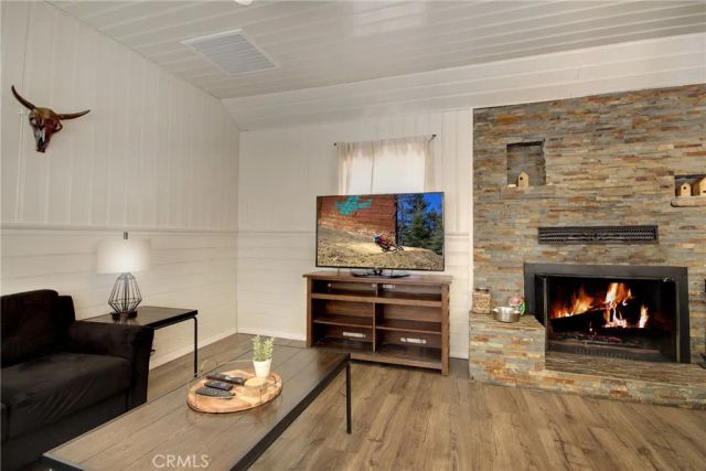 986 Cameron Drive, Big Bear Lake, CA 92315