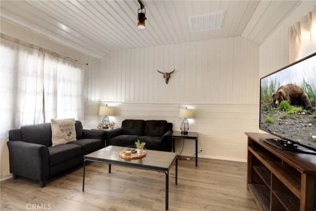 986 Cameron Drive, Big Bear Lake, CA 92315