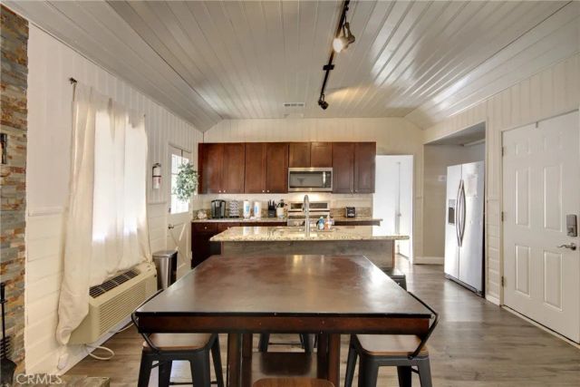 986 Cameron Drive, Big Bear Lake, CA 92315