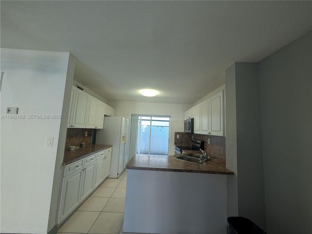 2485 W 76th Street 109, Hialeah, FL 33016