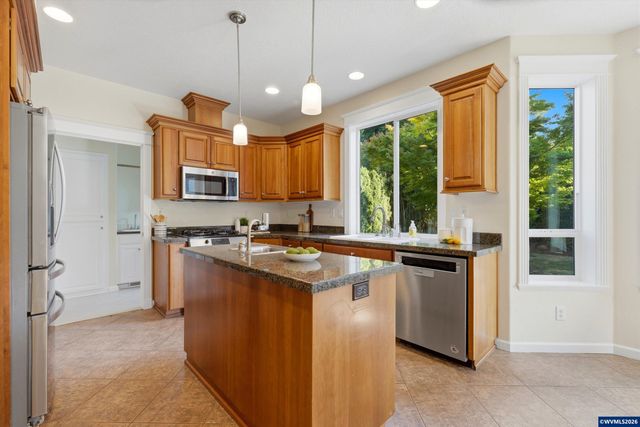 2354 Bluebell Av SE, Salem, OR 97306
