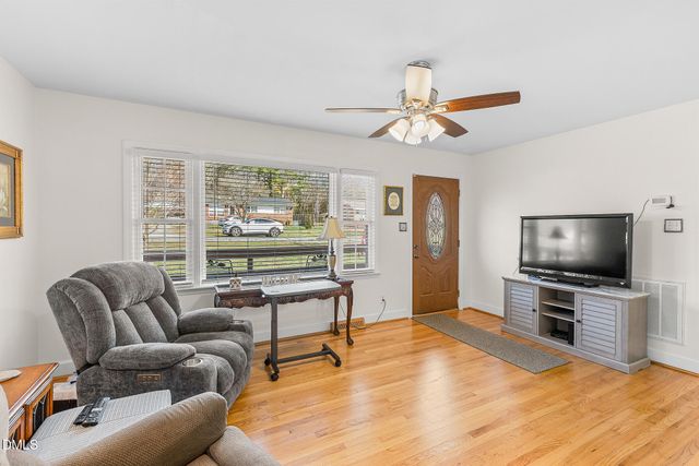 407 N Ninth Street, Mebane, NC 27302