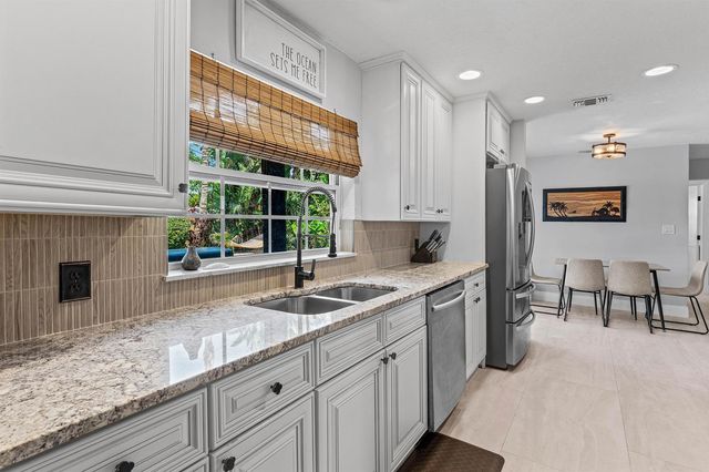 968 Laurel Road, North Palm Beach, FL 33408