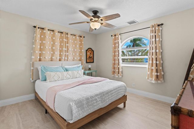 968 Laurel Road, North Palm Beach, FL 33408
