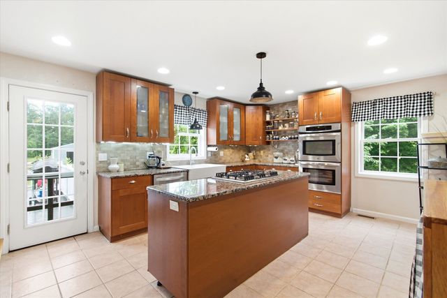 4 Memory Lane, Loudon, NH 03307