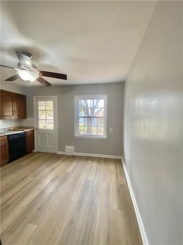 8122 Summit Street, Kansas City, MO 64114