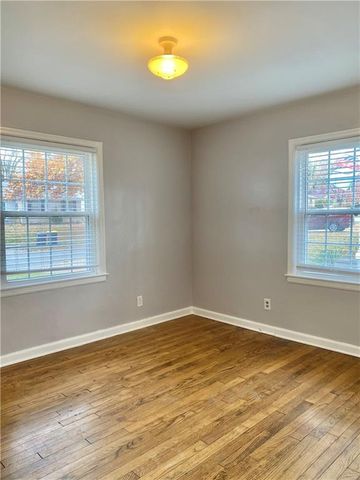 8122 Summit Street, Kansas City, MO 64114