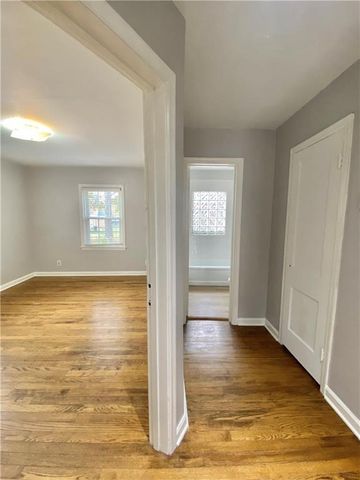 8122 Summit Street, Kansas City, MO 64114