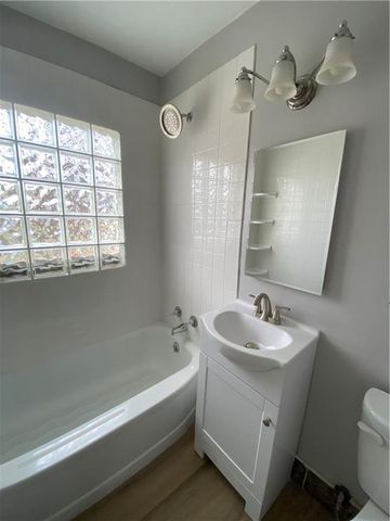 8122 Summit Street, Kansas City, MO 64114