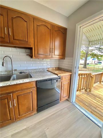 8122 Summit Street, Kansas City, MO 64114